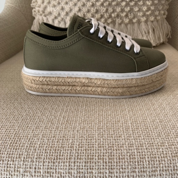 Authentic Prada platform sneakers in army green - Picture 6 of 9